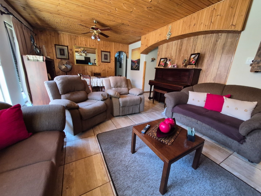 5 Bedroom Property for Sale in Fichardt Park Free State